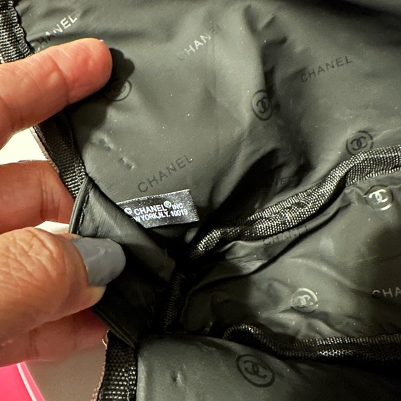 ✅NEW! Chanel Cosmetic Beauty Pouch - Picture 2 of 6